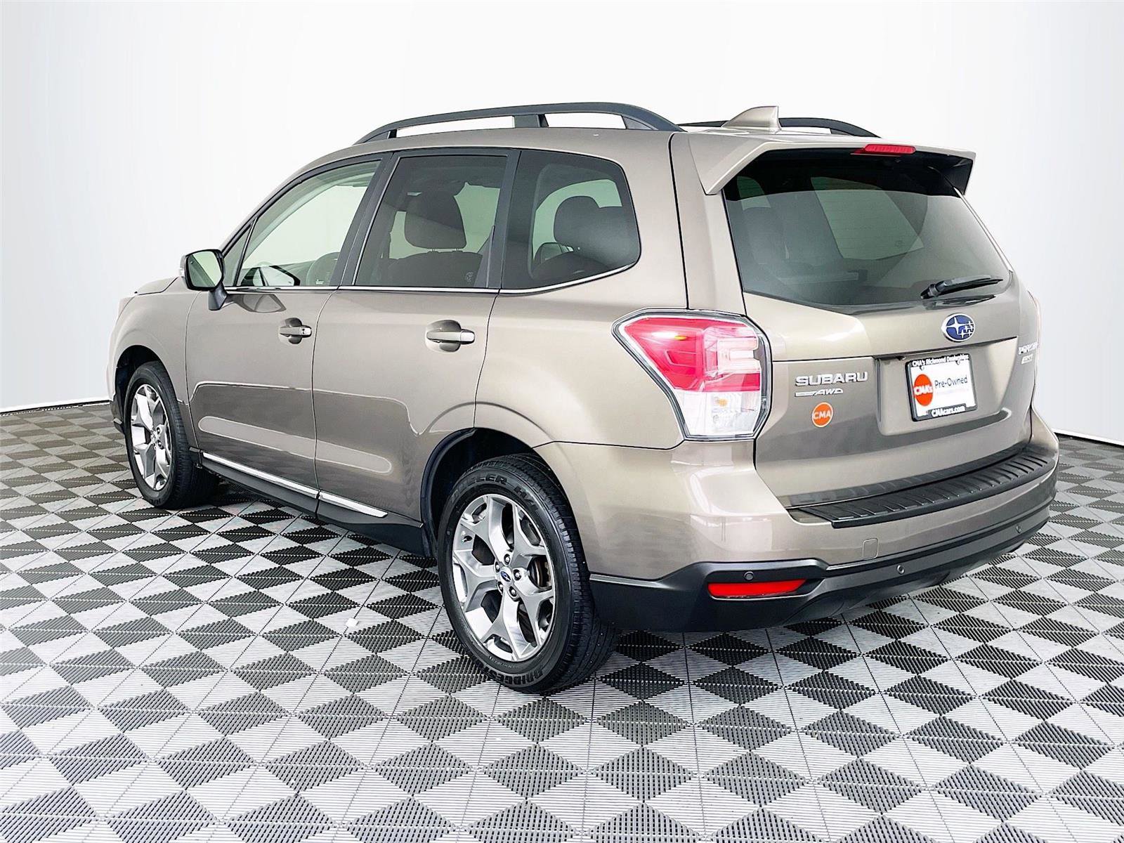 Used 2017 Subaru Forester 2.5i Touring AWD/4WD image 6