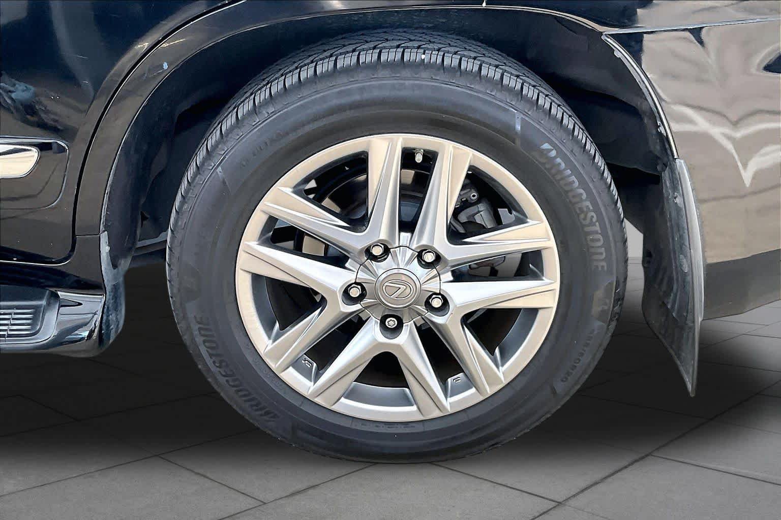 Used 2015 Lexus LX 570 4WD image 11