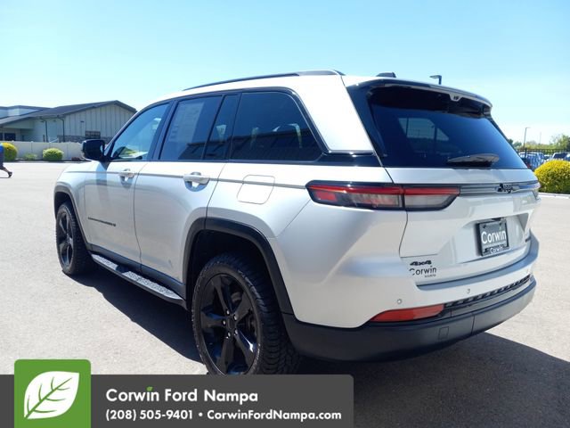 Used 2024 Jeep Grand Cherokee Limited w/ Luxury Tech Group II AWD/4WD image 5