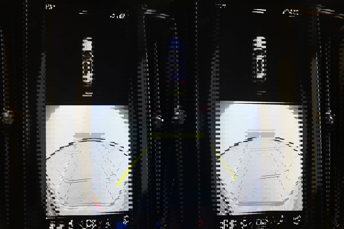 Used 2023 Volvo XC60 B5 Plus w/ Climate Package image 10