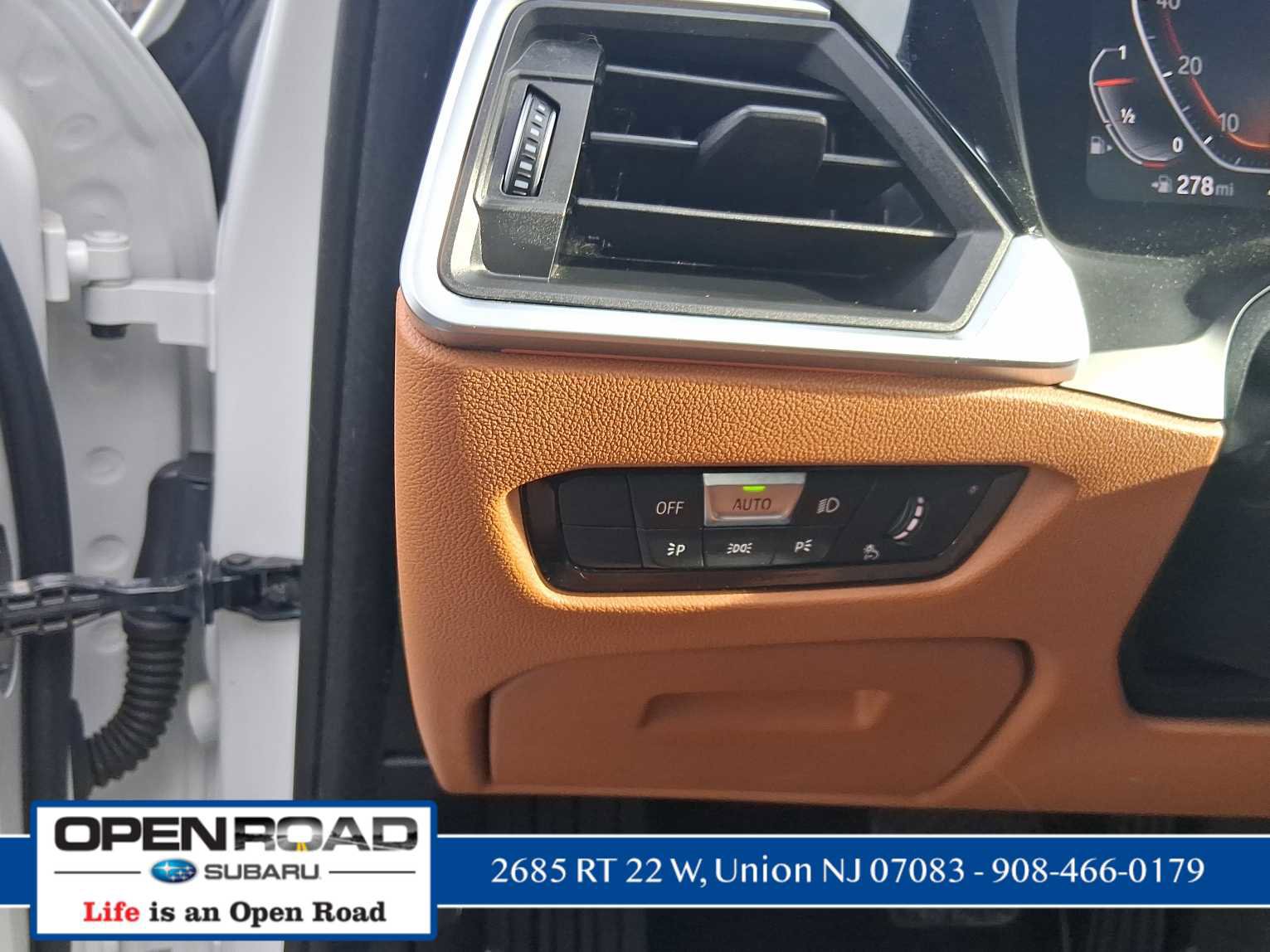 Used 2020 BMW 330i xDrive Sedan w/ Premium Package image 17