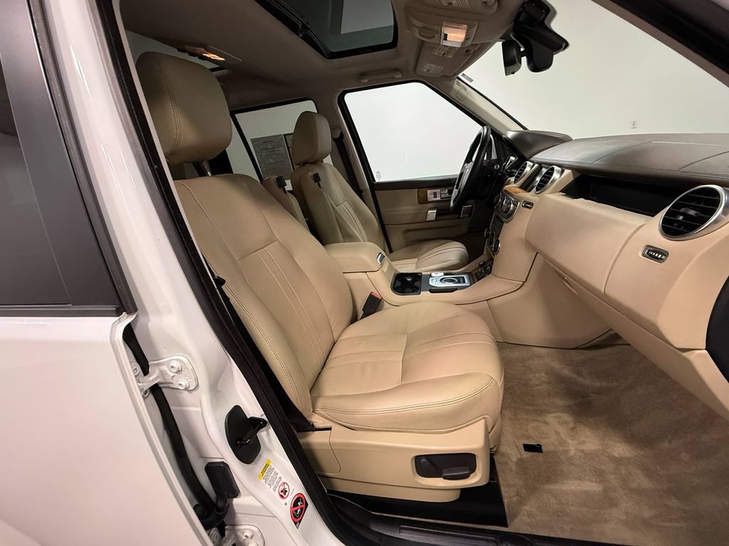Used 2016 Land Rover LR4 HSE AWD/4WD image 13
