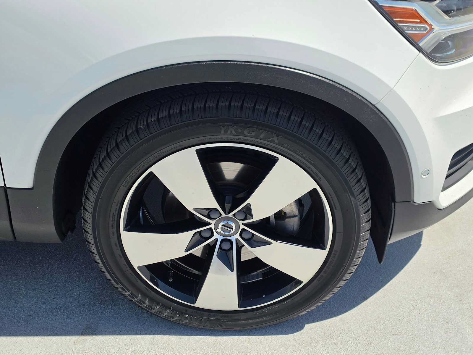 Used 2019 Volvo XC40 T5 Momentum AWD/4WD image 9