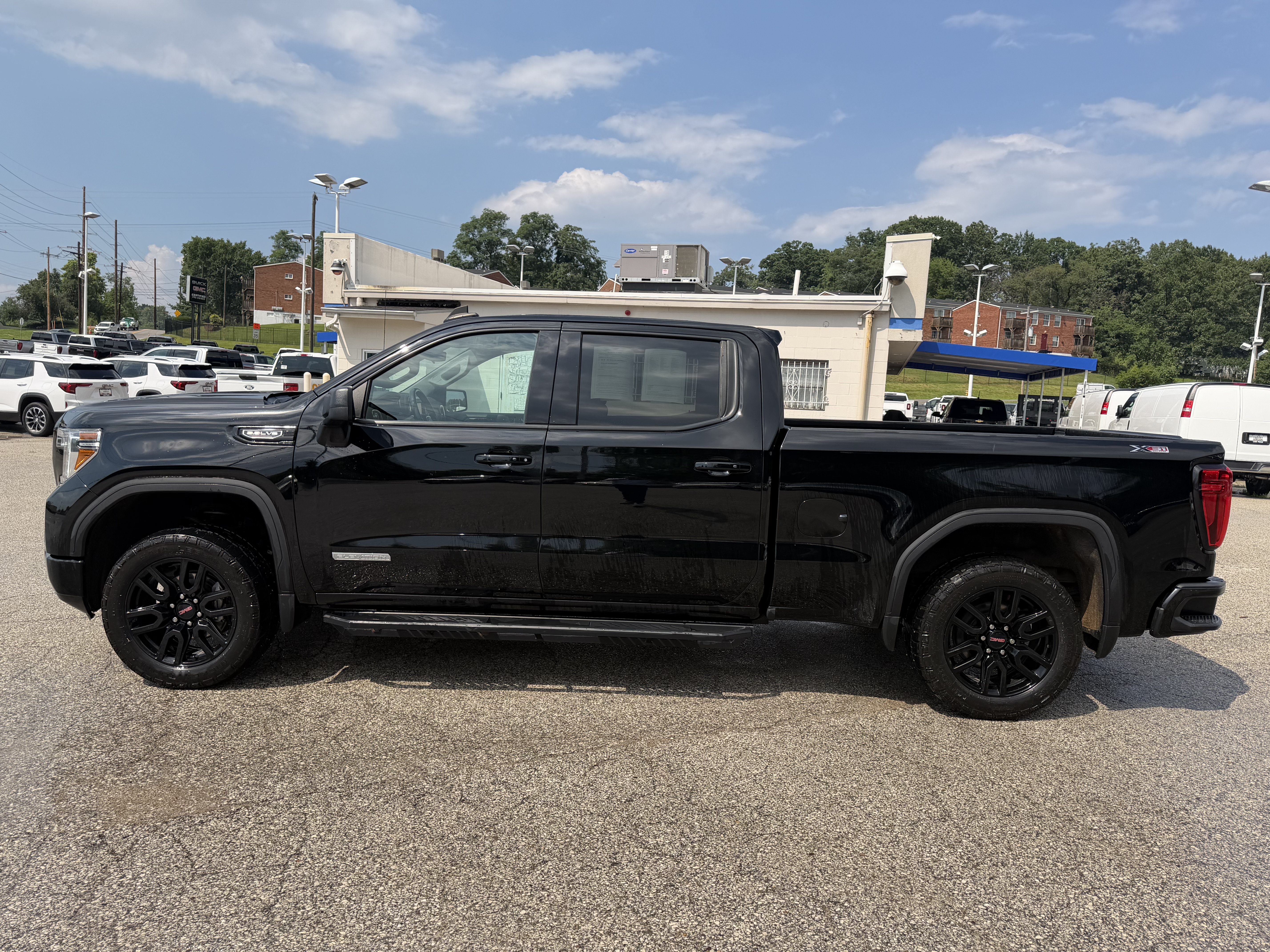 Used 2021 GMC Sierra 1500 Elevation w/ X31 Off-Road Package AWD/4WD image 4