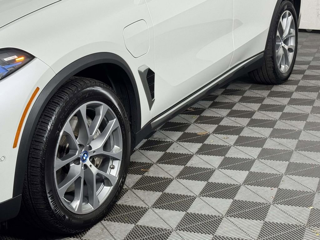 Used 2025 BMW X5 xDrive50e image 13