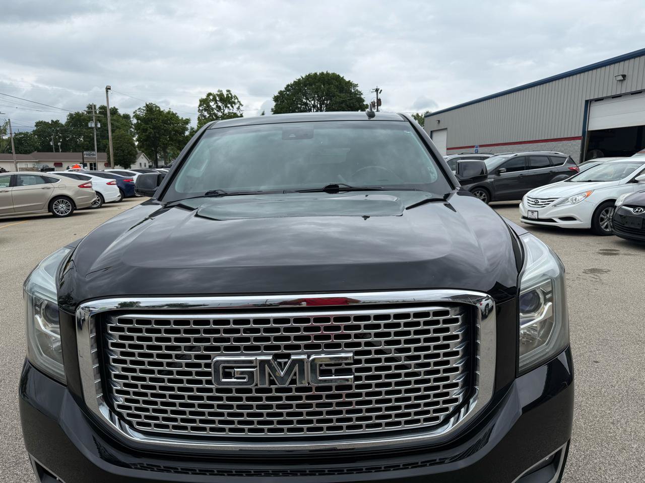 Used 2016 GMC Yukon XL SLT w/ HD Trailering Package AWD/4WD image 3