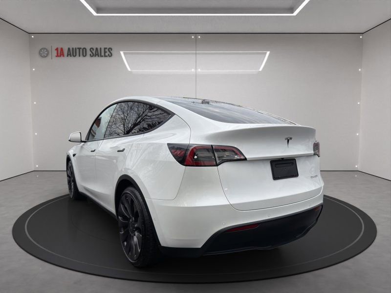 Used 2021 Tesla Model Y Performance image 3