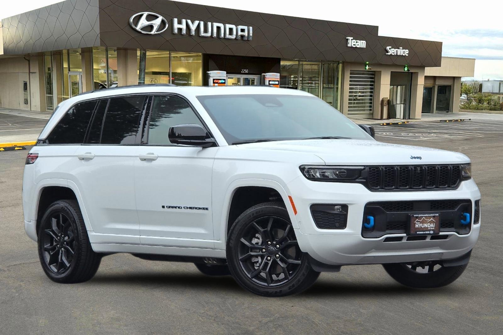 Used 2025 Jeep Grand Cherokee Limited 4xe image 2