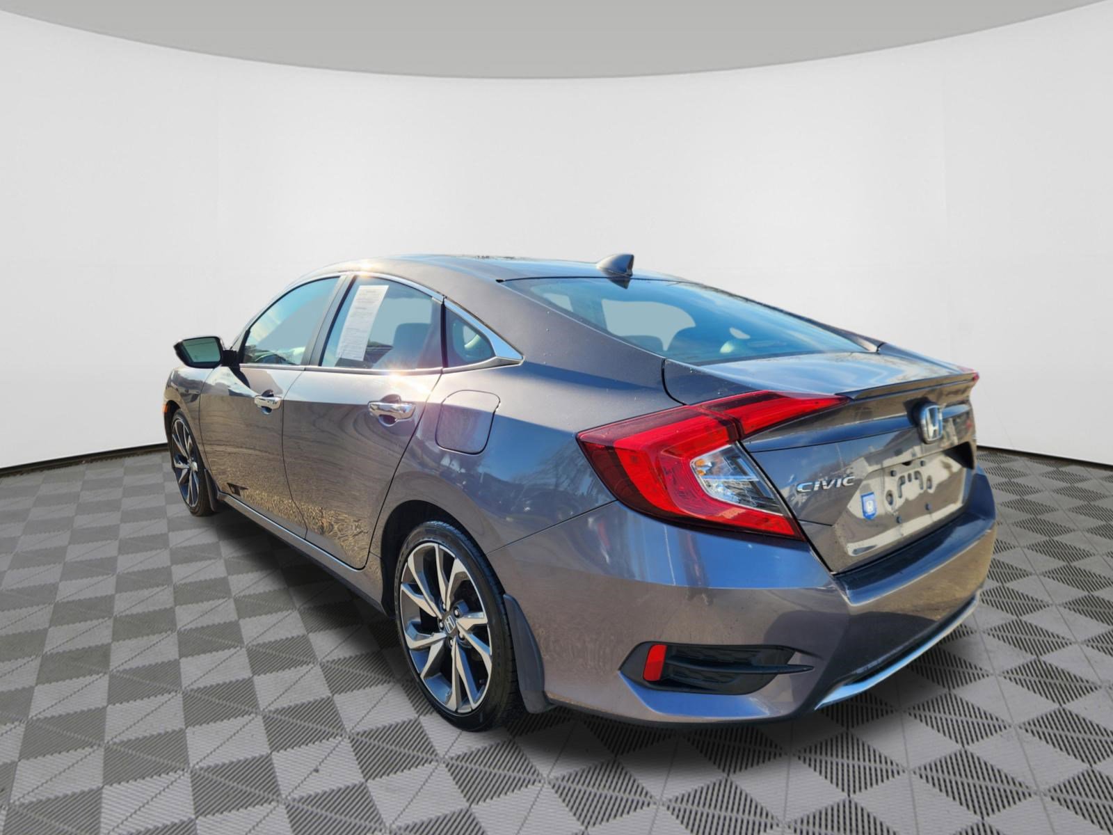 Used 2020 Honda Civic Touring image 3