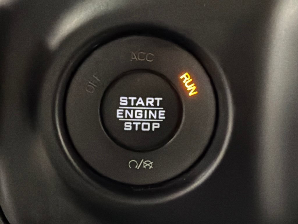 Used 2019 Jeep Wrangler Unlimited Sahara AWD/4WD image 27