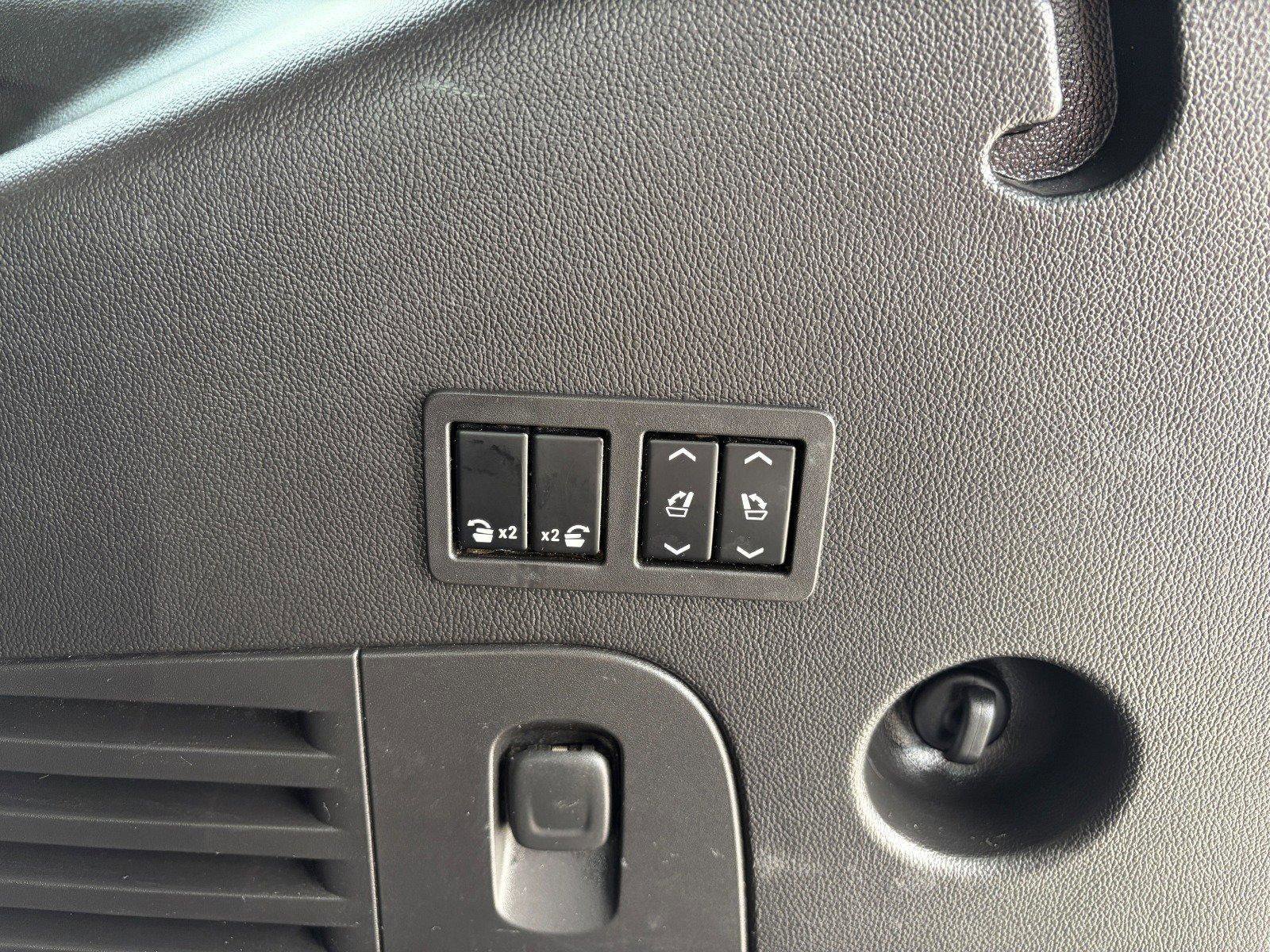 Used 2015 Chevrolet Tahoe LT AWD/4WD image 29
