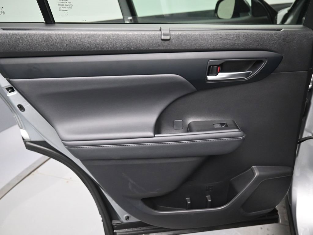 Certified 2023 Toyota Highlander XSE image 30