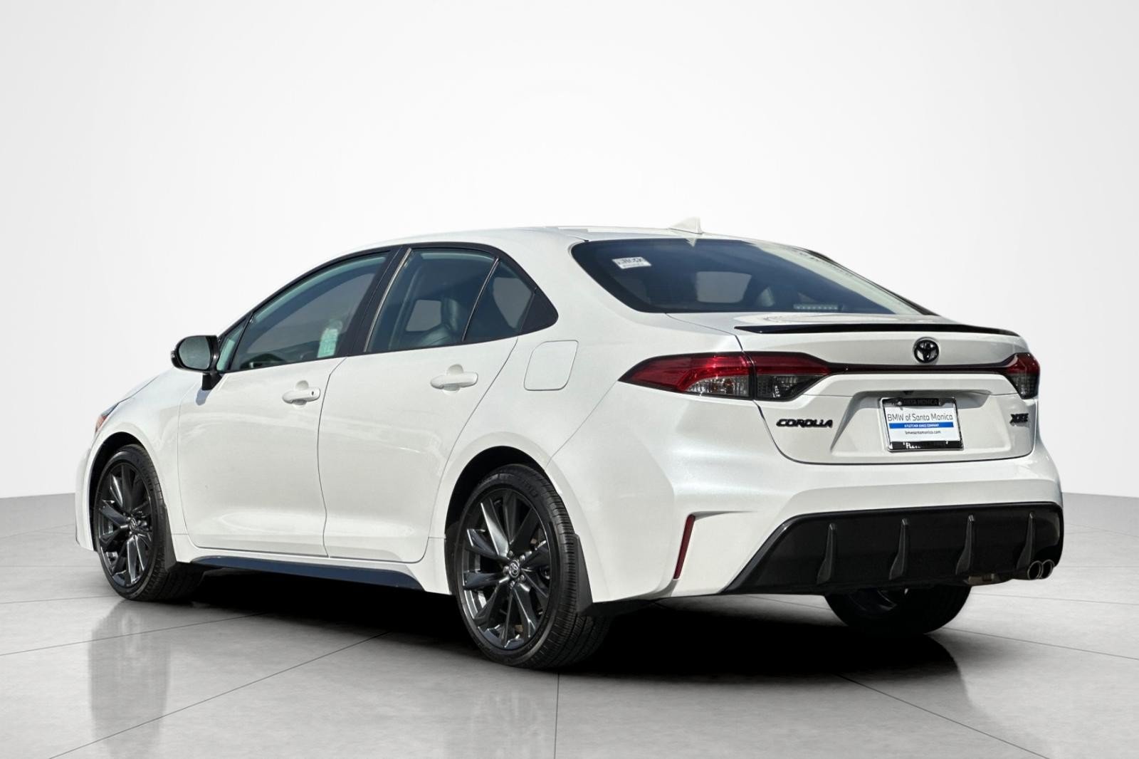 Used 2025 Toyota Corolla XSE FWD image 3