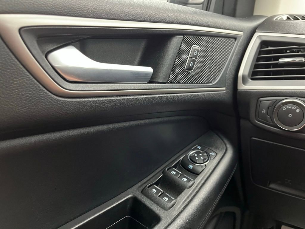 Used 2022 Ford Edge SEL image 25
