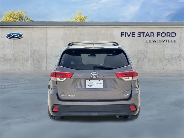 Used 2017 Toyota Highlander XLE image 5