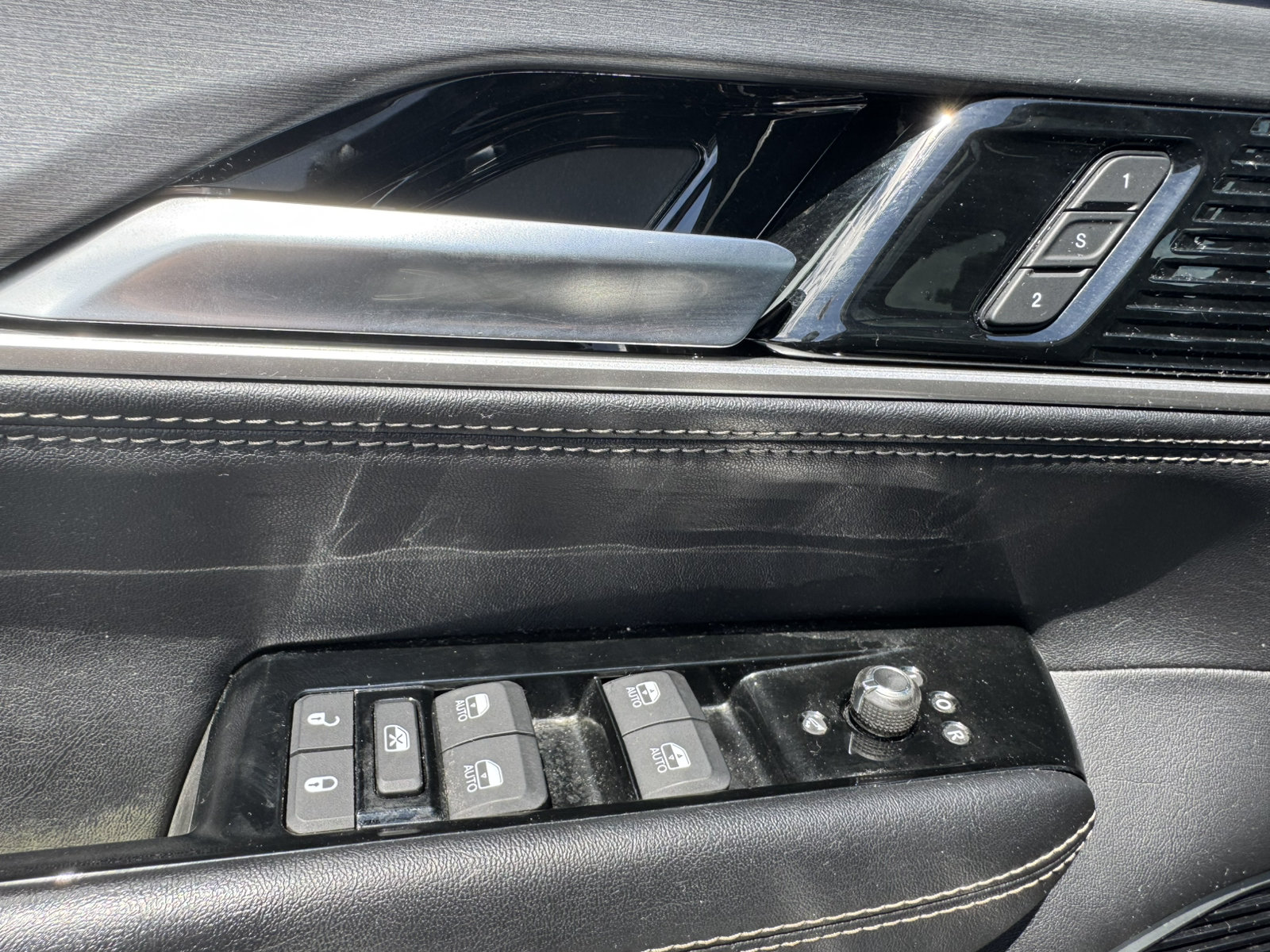 Used 2025 Jeep Wagoneer Series III w/ Premium Group I AWD/4WD image 13