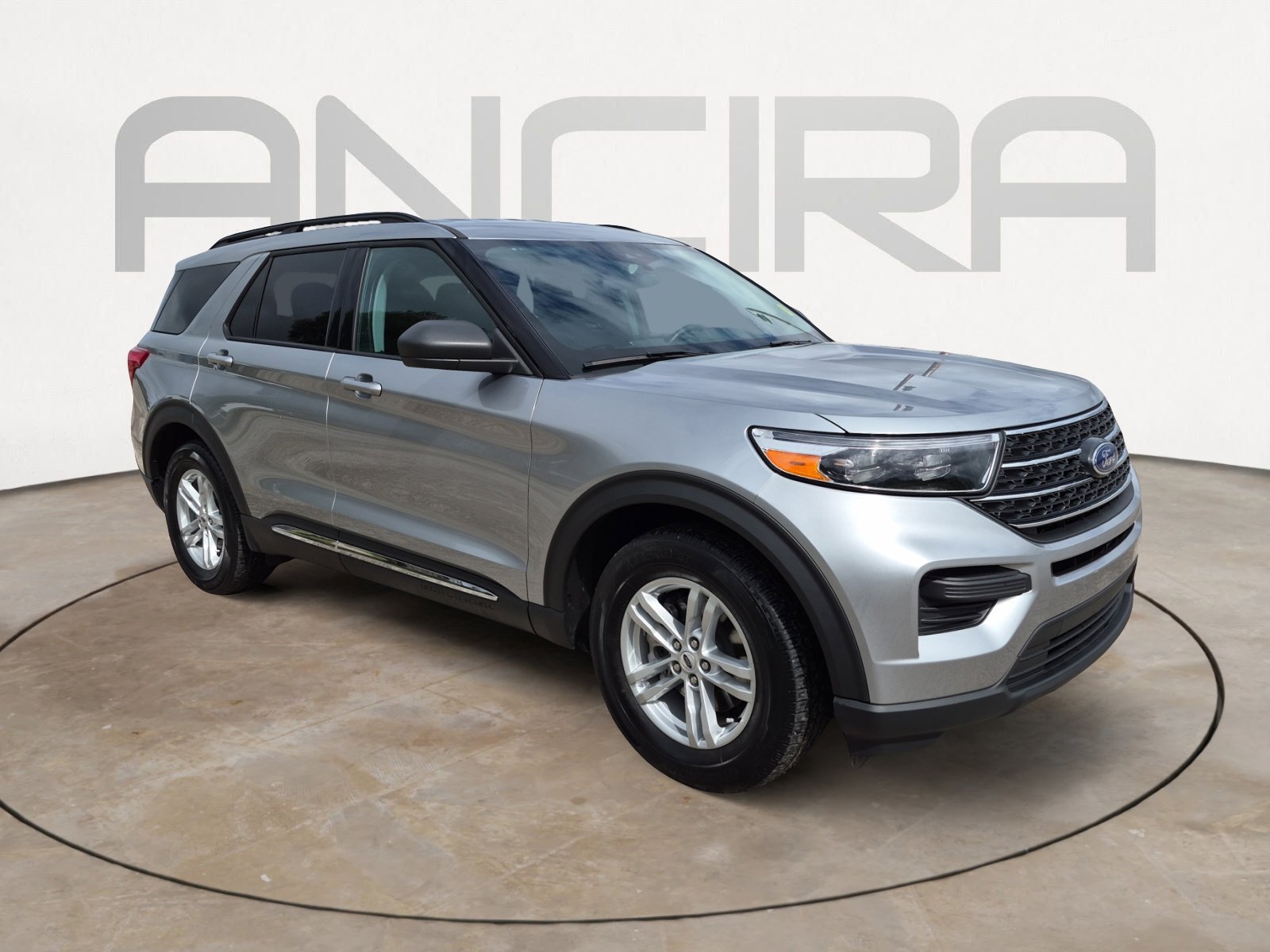 Used 2024 Ford Explorer XLT image 5