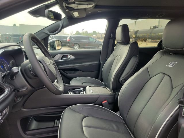 New 2026 Chrysler Pacifica Limited w/ S Appearance Package image 14