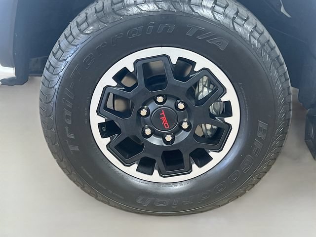 Used 2024 Toyota Tacoma TRD Off-Road AWD/4WD image 31