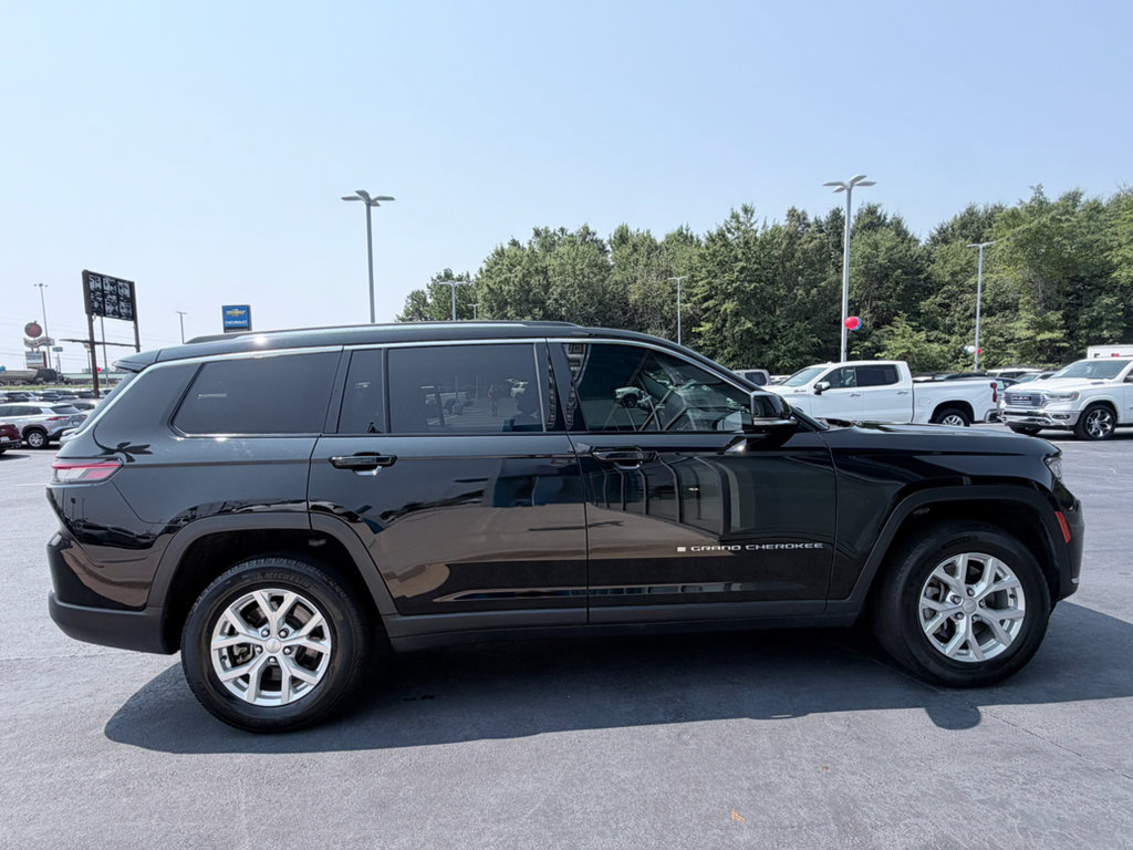 Used 2023 Jeep Grand Cherokee L Limited w/ Trailer Tow Group (B) AWD/4WD image 4