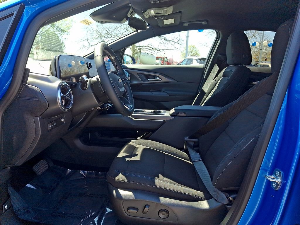 New 2026 Chevrolet Equinox EV LT w/ Comfort Package FWD image 9