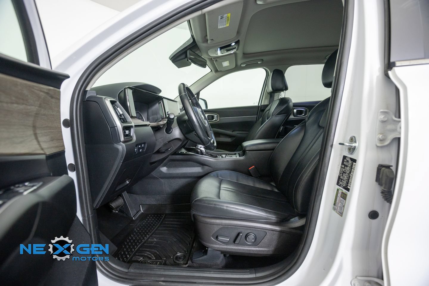 Used 2021 Kia Sorento EX w/ EX AWD X-Line Package image 11