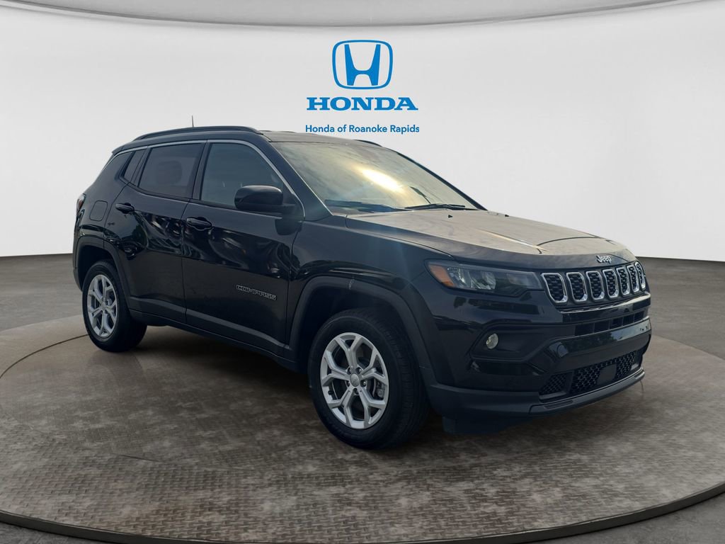 Used 2024 Jeep Compass Latitude AWD/4WD image 7