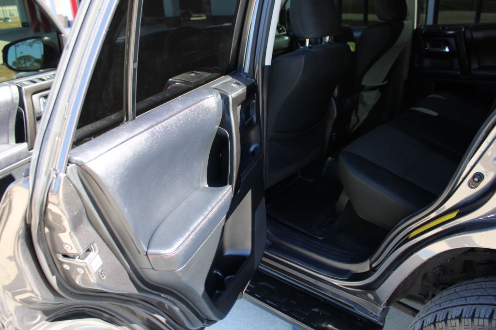 Used 2019 Toyota 4Runner TRD Off-Road image 10