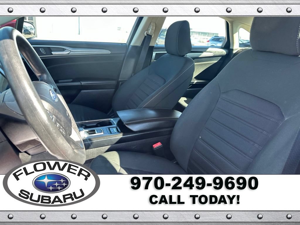 Used 2020 Ford Fusion SE FWD image 24
