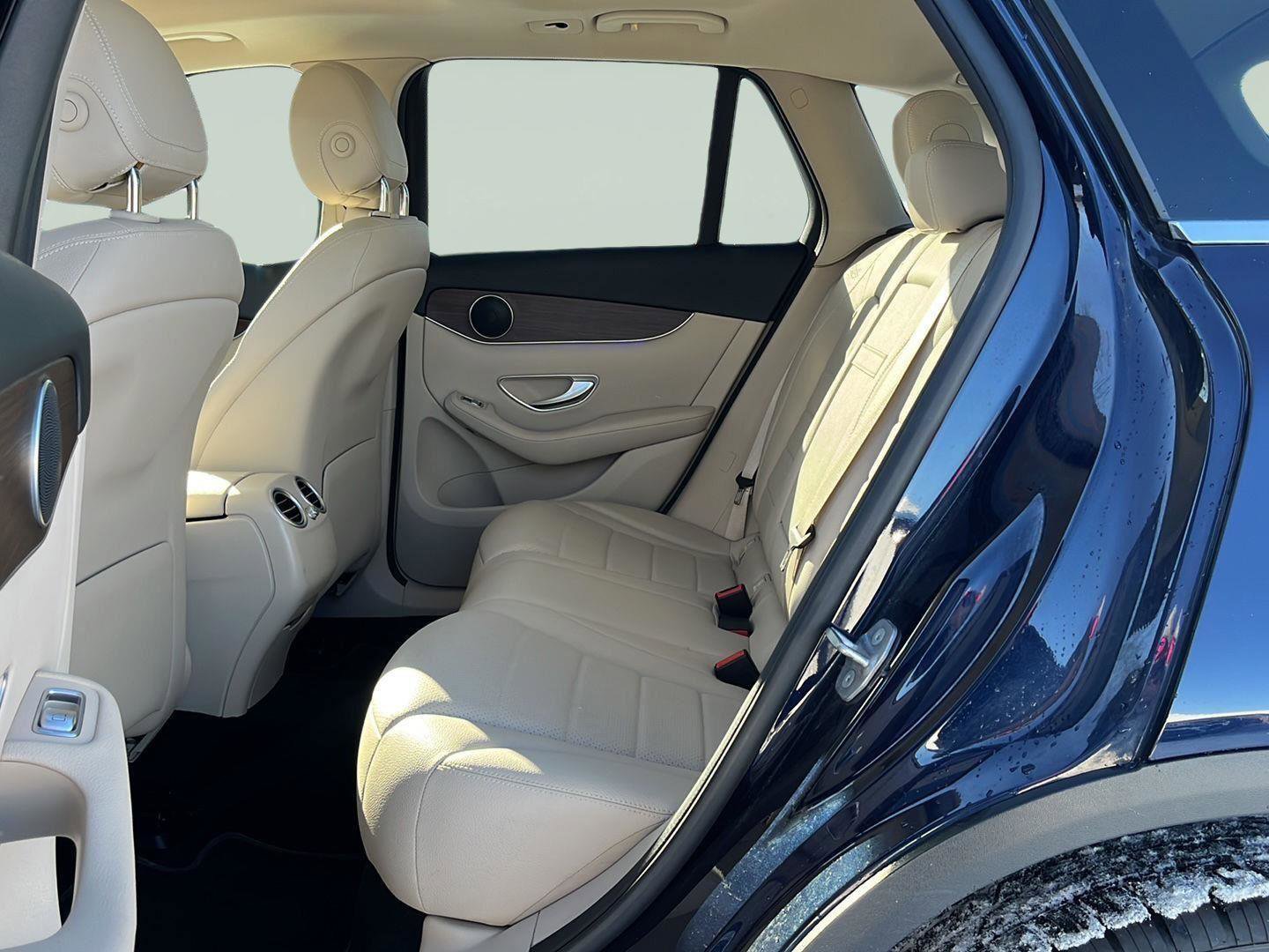 Used 2021 Mercedes-Benz GLC 300 4MATIC w/ Premium Package image 28