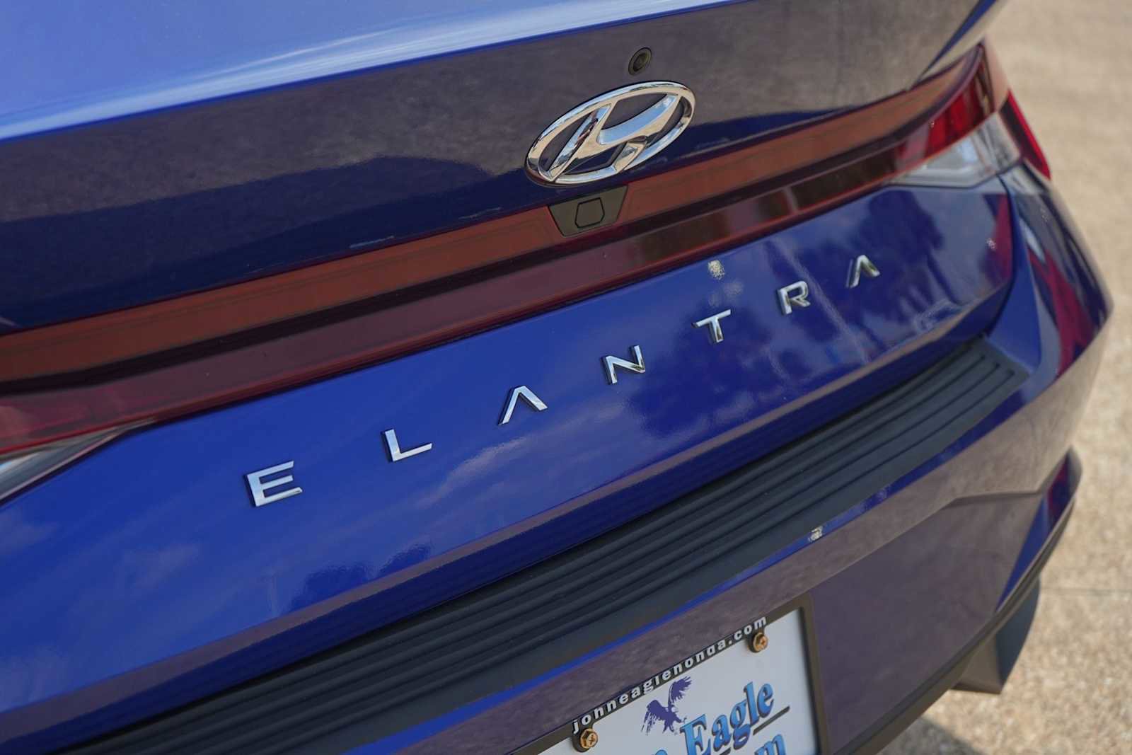 Used 2023 Hyundai Elantra SEL w/ Convenience Package FWD image 8