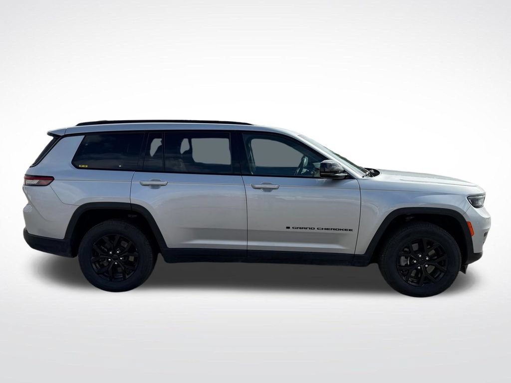 Used 2024 Jeep Grand Cherokee L Laredo AWD/4WD image 8