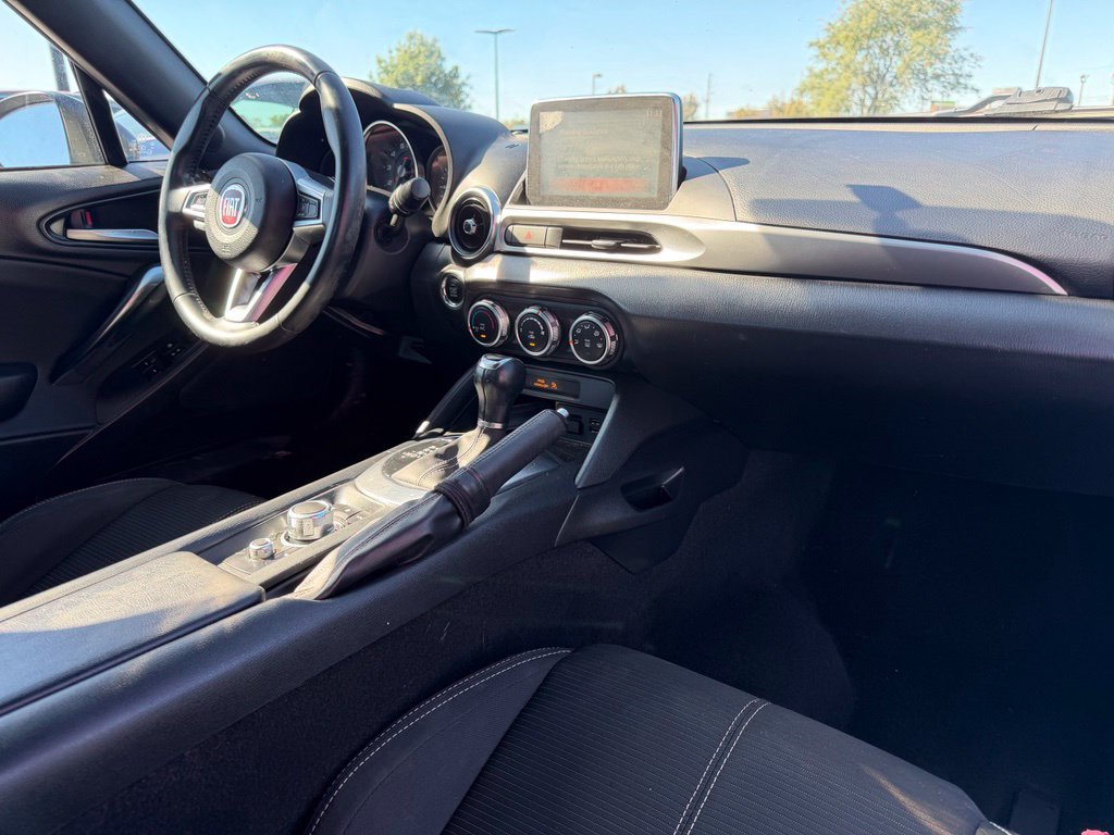 Used 2018 FIAT 124 Spider Classica w/ Technology & Siriusxm Group RWD image 12