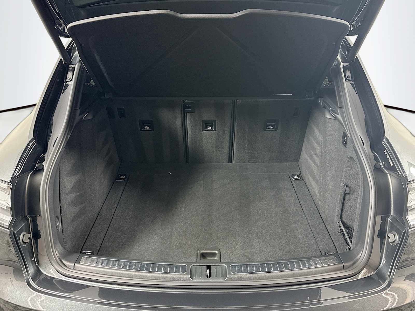 Certified 2024 Porsche Macan GTS image 27