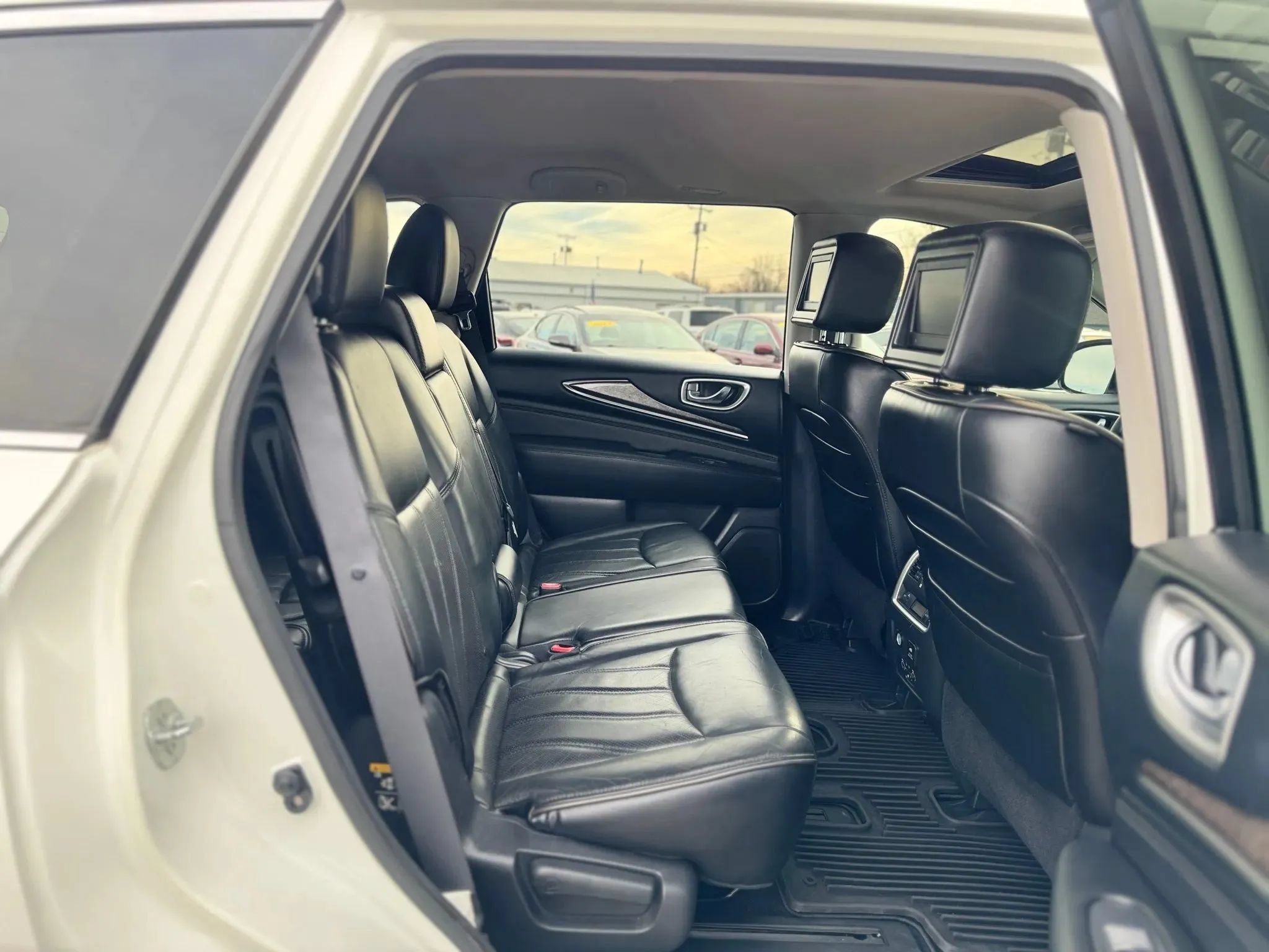 Used 2013 INFINITI JX35 FWD w/ Premium Pkg image 29