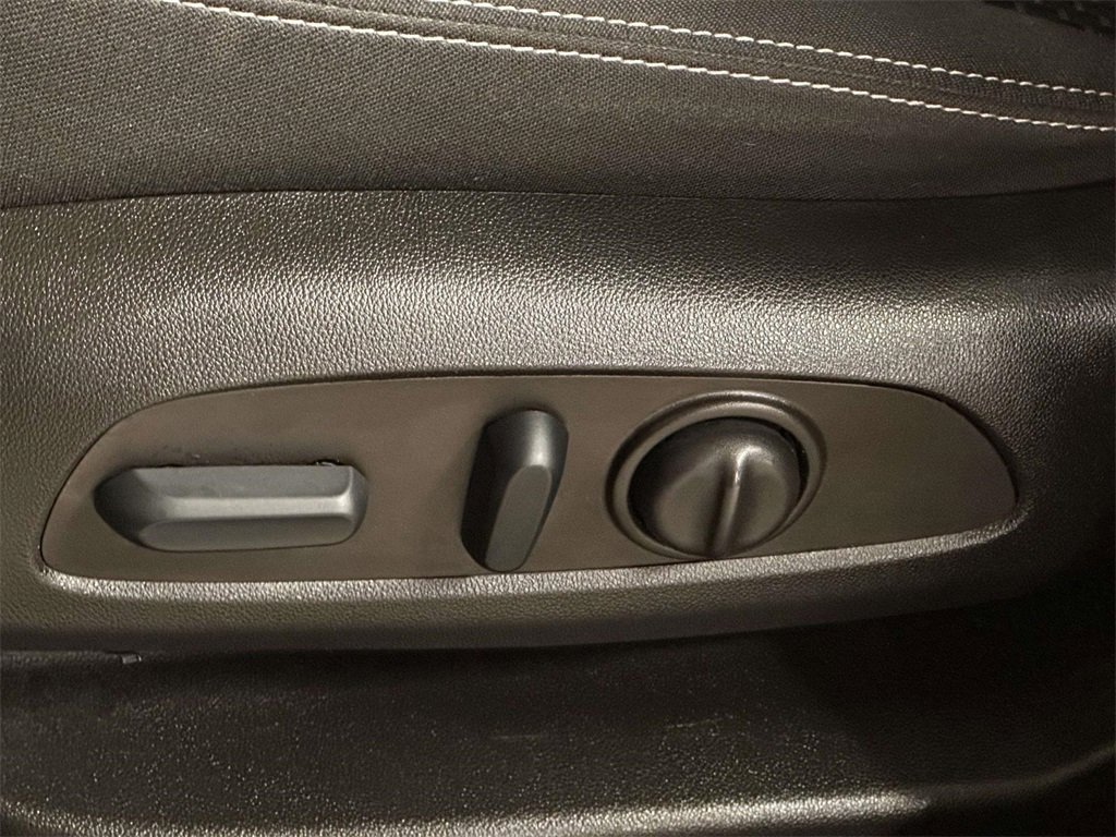 Used 2022 GMC Terrain SLE w/ Driver Convenience Package image 14