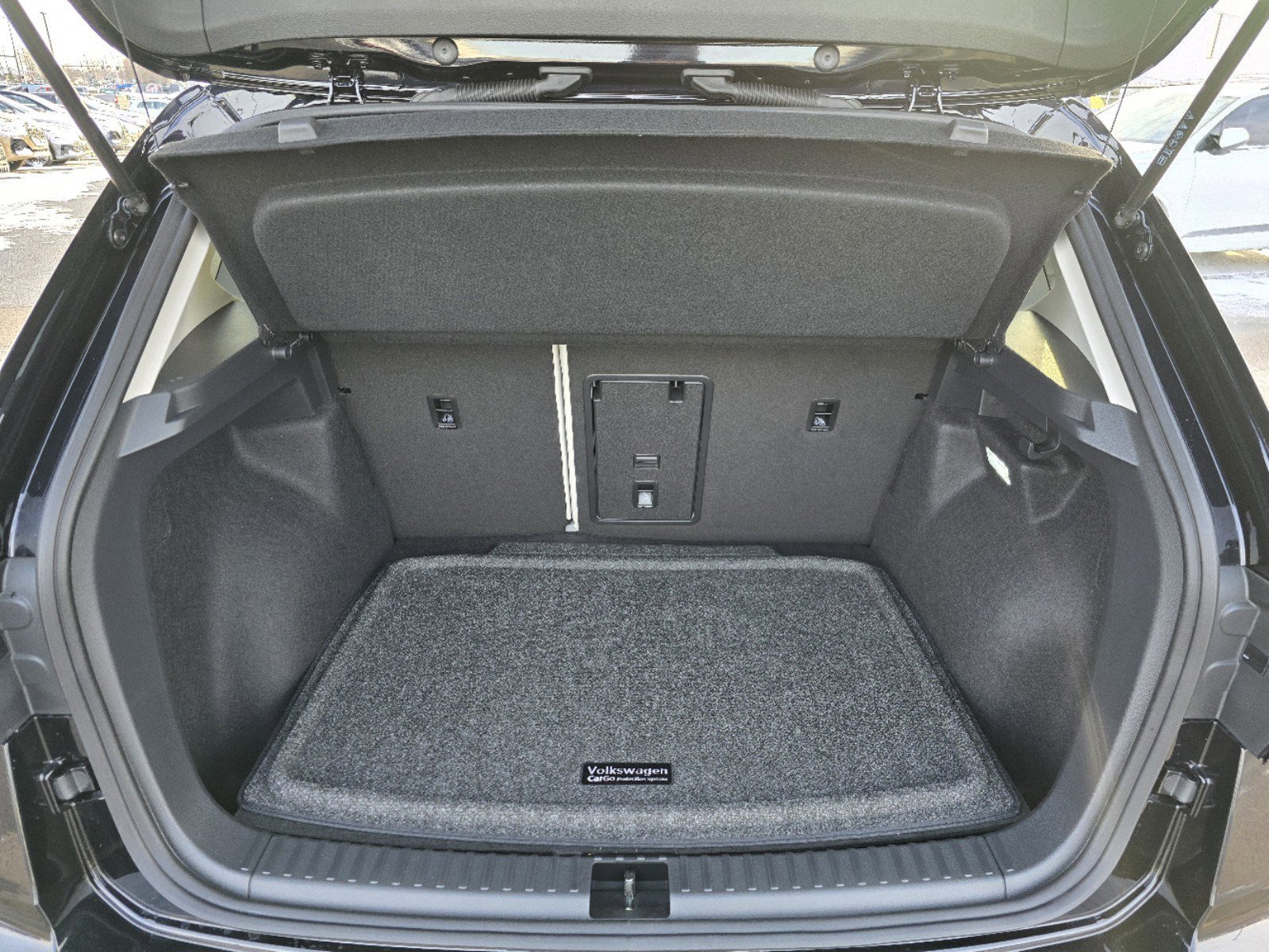 New 2025 Volkswagen Taos SE image 11