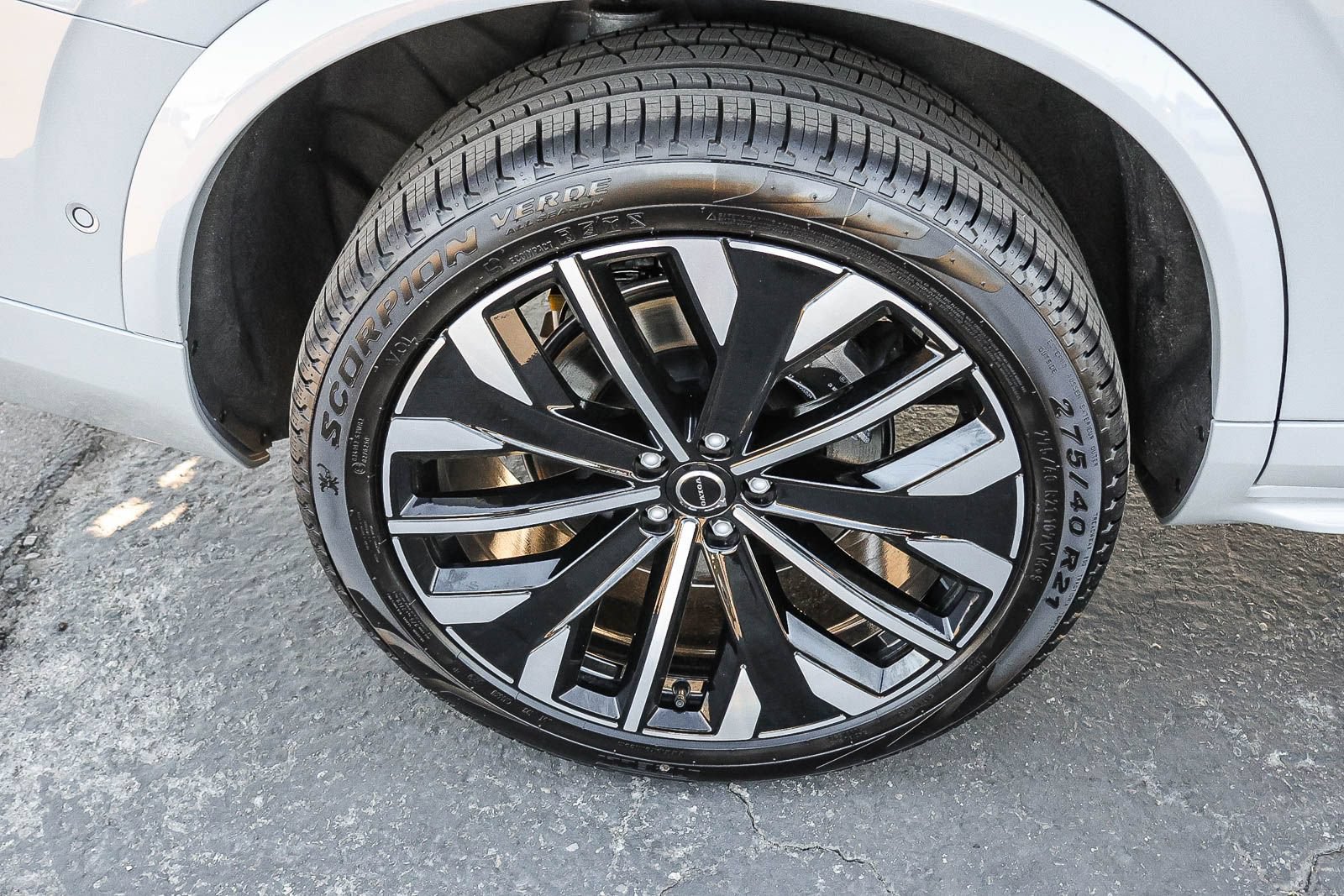 New 2026 Volvo XC90 T8 Plus w/ Protection Package AWD/4WD image 13