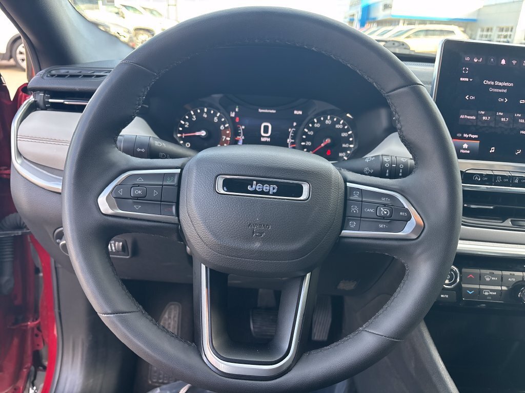 Used 2025 Jeep Compass Limited AWD/4WD image 14