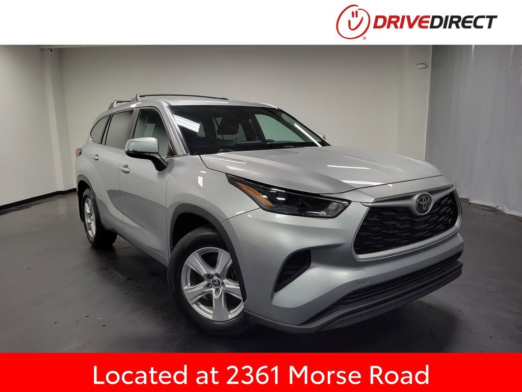 Used 2023 Toyota Highlander L FWD image 1