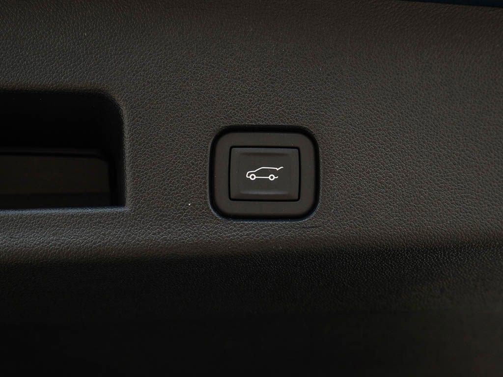 New 2026 Chevrolet Traverse LT w/ Driver Confidence Package AWD/4WD image 9