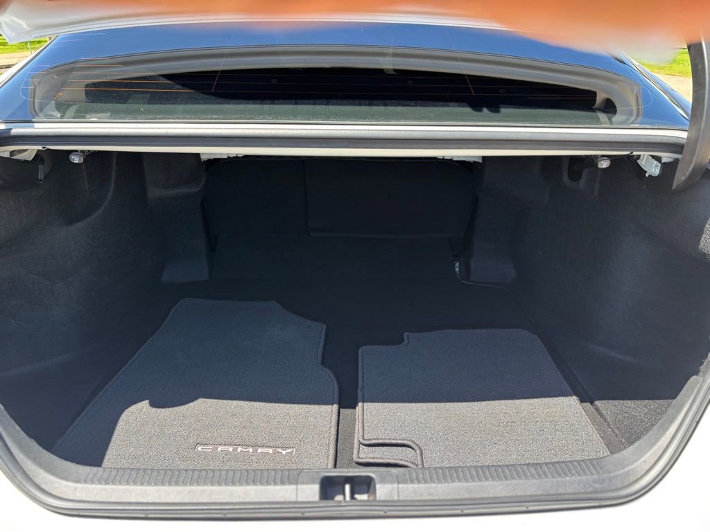 Used 2019 Toyota Camry L image 13