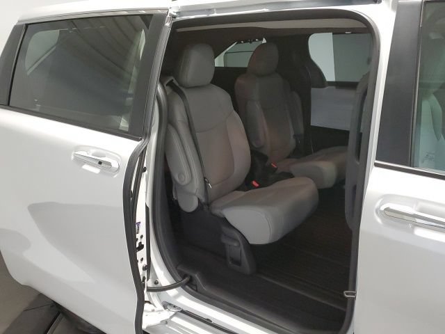 Used 2026 Toyota Sienna XLE AWD/4WD image 23