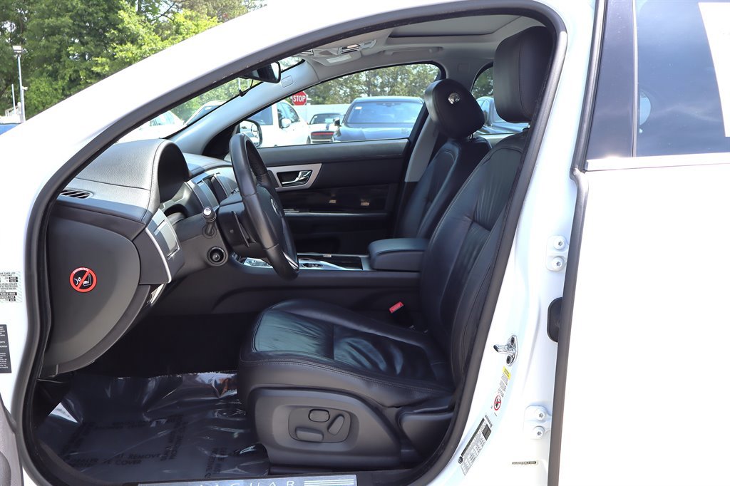 Used 2011 Jaguar XF RWD image 16