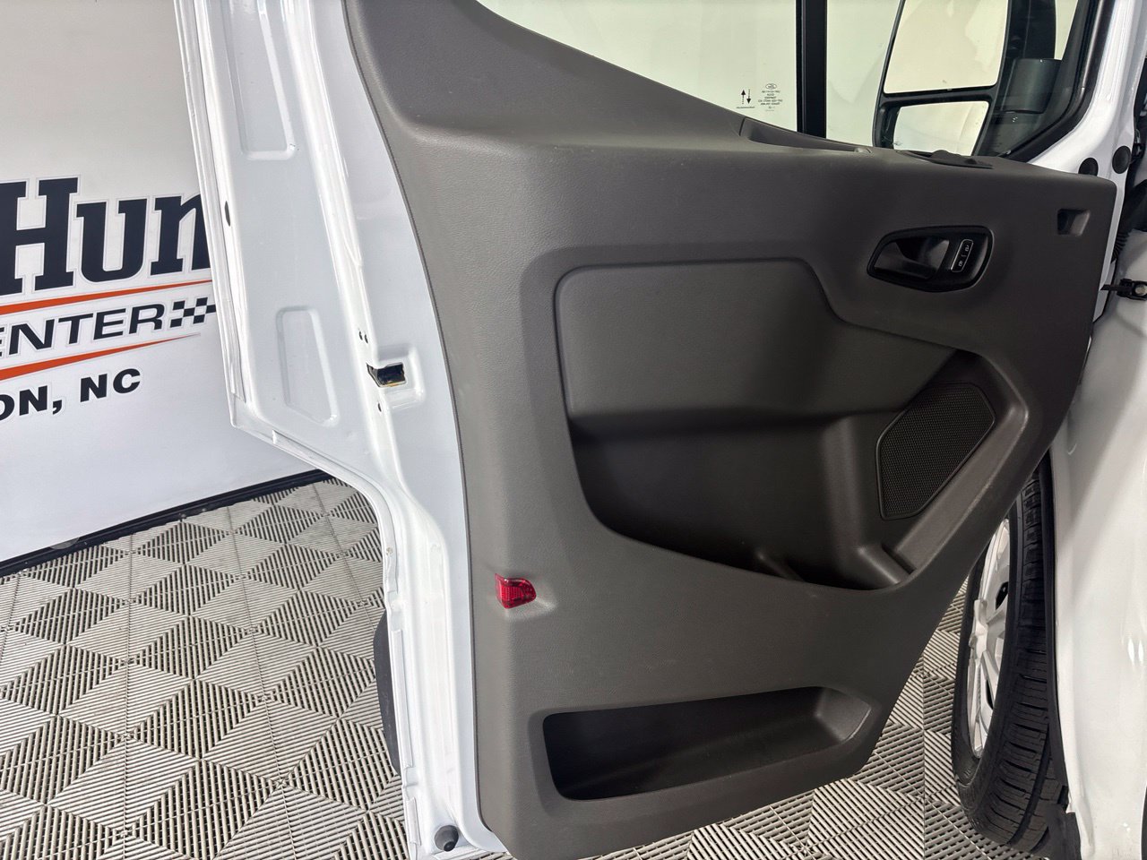 Used 2025 Ford Transit 350 XLT RWD image 7