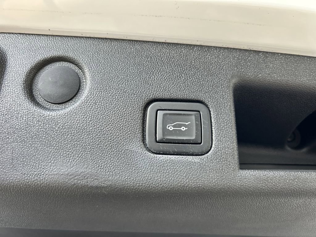 Used 2020 Chevrolet Equinox LT image 11