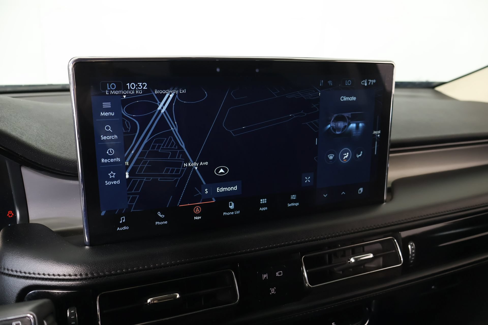 Used 2023 Lincoln Nautilus AWD w/ Premium Package image 7