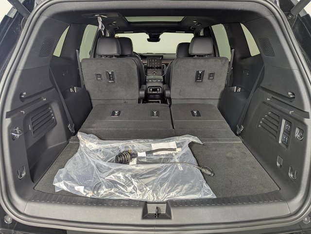 Used 2025 GMC Acadia Denali image 24