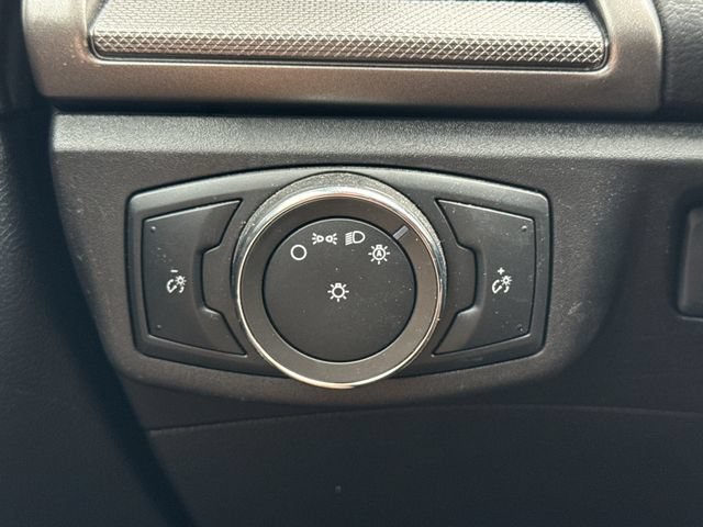 Used 2017 Ford Fusion SE w/ Fusion SE Technology Package FWD image 33