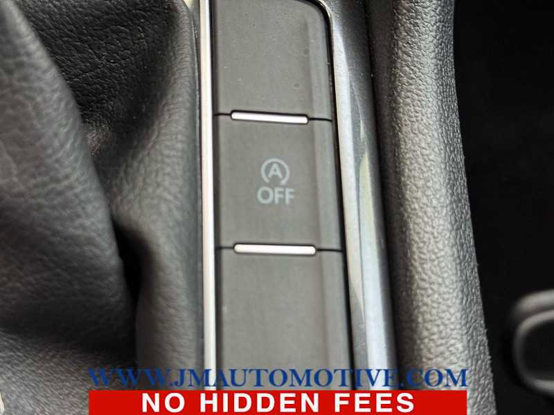 Used 2024 Volkswagen Tiguan SE image 35